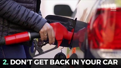 Скачать видео: 5 Things You Should Never Do While Pumping Gas