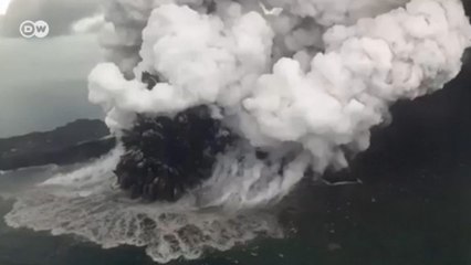 Endonezya'da Anak Krakatau yanardağının patlama anı