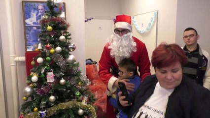 “Bashkimi i femrave gjakovare” shpërndajnë dhuarata për fëmijët me aftësi të kufizuar-Lajme