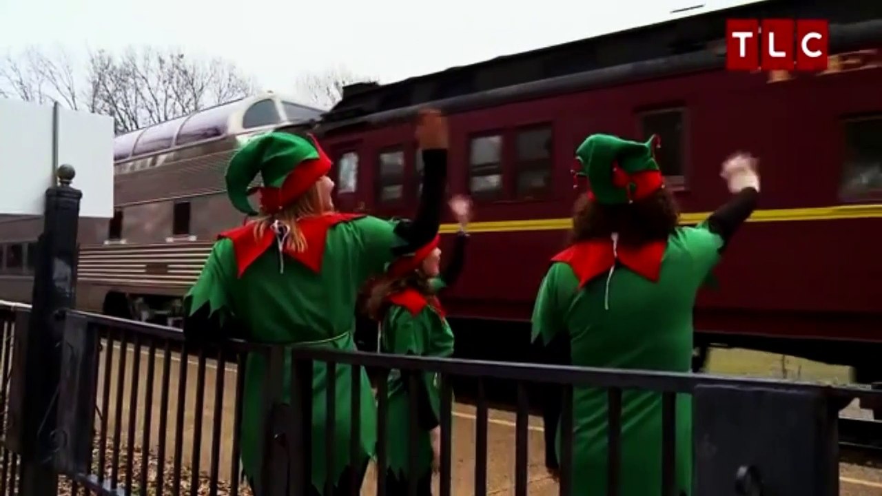 The Little Couple: Will and Zoey Ride The Polar Express