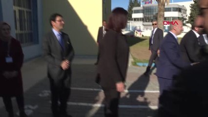 Dışişleri Bakanı Çavuşoğlu, Tunus'ta Uluslararası Maarif Vakfı Okulu'nu Ziyaret Etti
