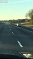 Atterrissage d'urgence sur l'autoroute d'un avion.. pour que le pilote aille pisser !