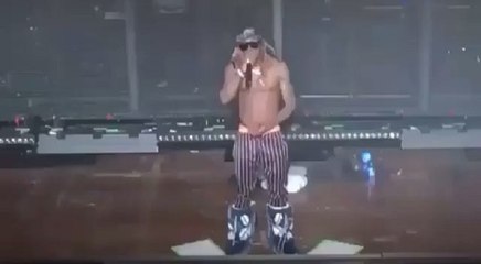 Скачать видео: Lil Wayne gives props to Jay-Z and Swizz Beatz for being 