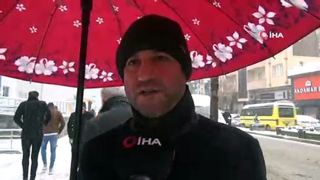 Van’da kar yağışı...Uçak seferleri iptal edilirken, Bahçesaray’da da okullar tatil edildi