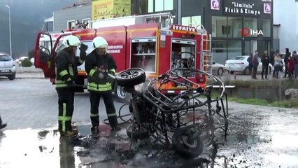 Elektrikli motosiklet alev topuna döndü, 4 kişilik aile canını son anda kurtardı