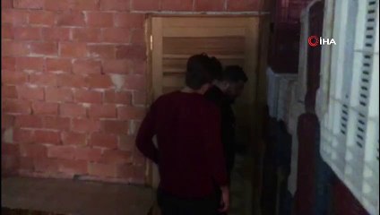 Mersin'de çiftlik evinde 5 bin 200 şişe sahte içki ele geçirildi