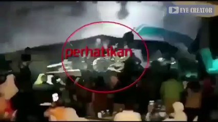 Rekaman Video Amatir!! Detik detik Tsunami Menerjang Group Band Seventeen!!