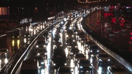 İstanbul- İstanbul'da Yağmur ve Trafik