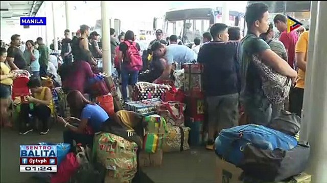 Ilang mga pasahero, sa terminal na nagdiwang ng Pasko