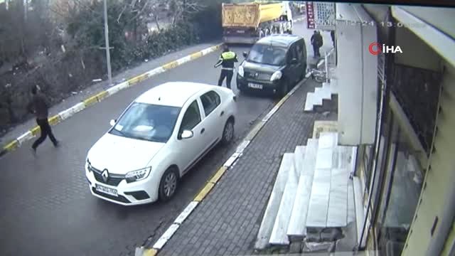 Kamyonet Hırsızları ile Polis Arasındaki Nefes Kesen Kovalamaca Kamerada