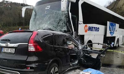 Ters yöne giren ciple yolcu otobüsü çarpıştı