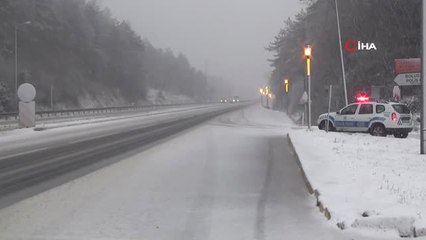 Bolu Dağı'nda Kar Yağışı ve Sis Etkili Oluyor