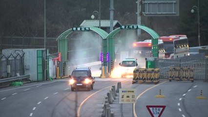 '철도 착공식' 제재 면제 완료...무대 장비 반출 / YTN