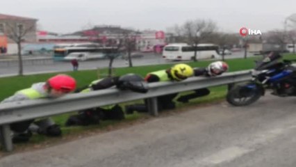 E-5 Karayolu'nda Motosikletlilerden "Katil Bariyer İstemiyoruz" Eylemi