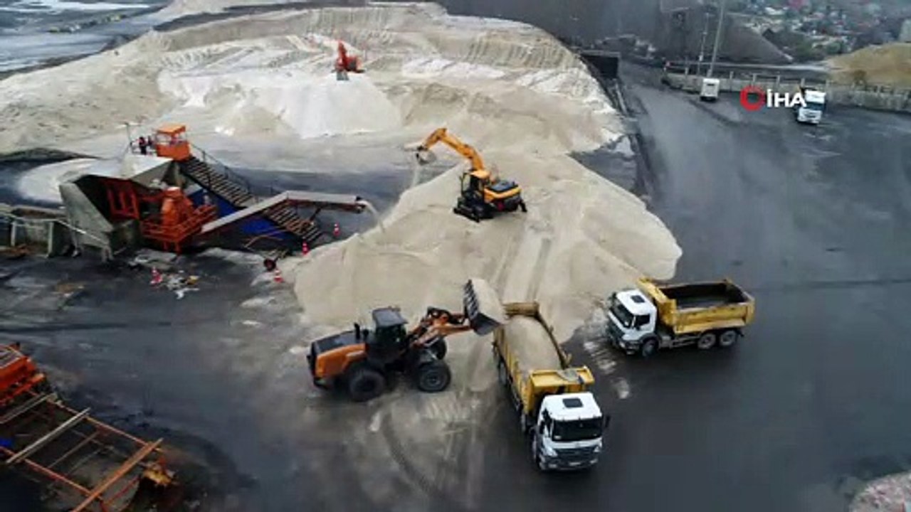 İstanbul kar yağışına hazır...Binlerce tonluk ham tuz dağı havadan görüntülendi