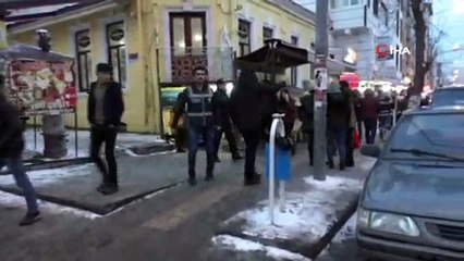 Polis merkezinin arkasına saklanan çanta polisi alarma geçirdi