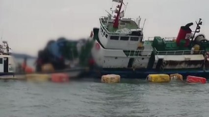 보령 앞바다서 53톤 예인선 좌초...4명 구조 / YTN