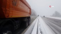 Bolu Dağında kar yağışı etkili oldu.. Kar kalınlığının 20 santimetreye ulaşması bekleniyor