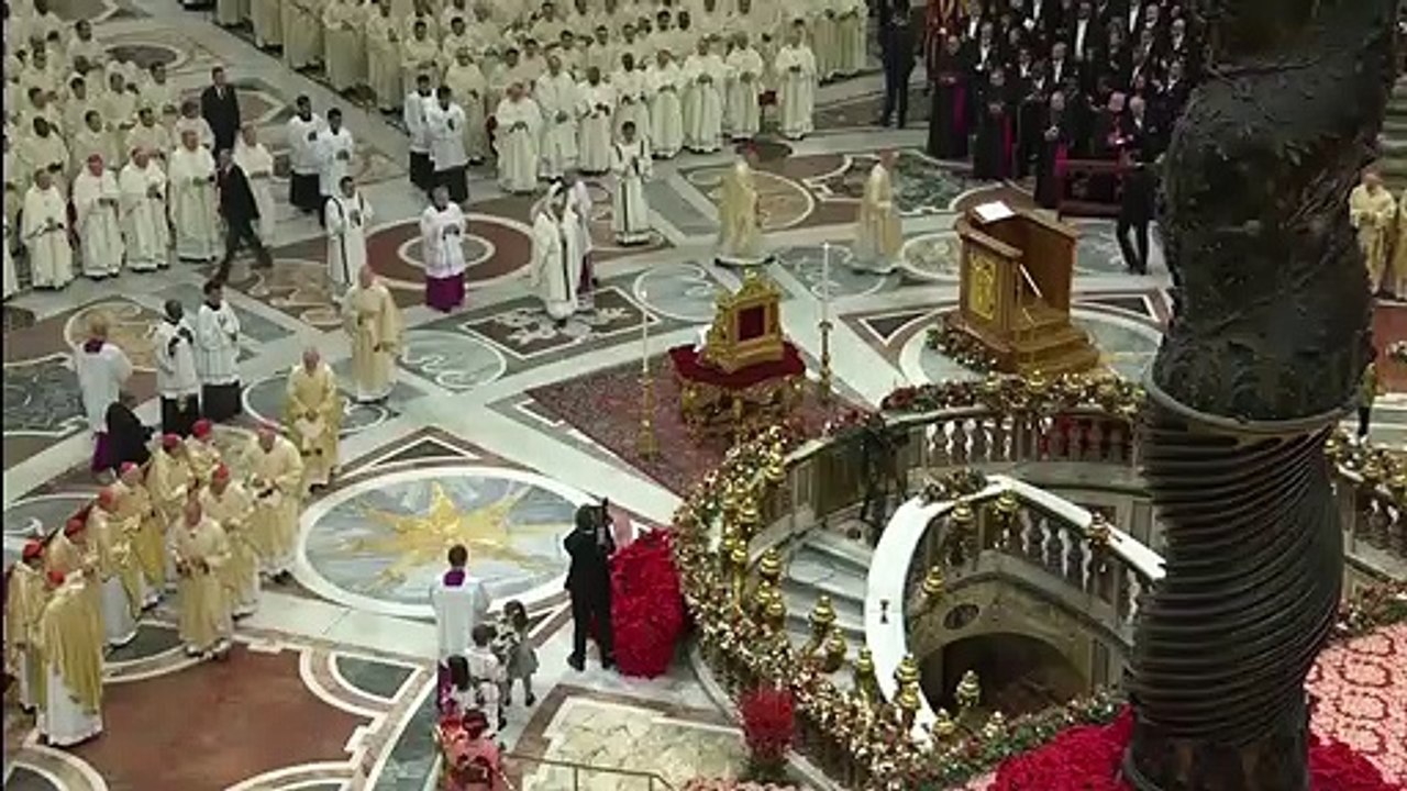 Papst kritisiert in Christmette menschliche Gier und Konsum