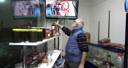 Kafe Sahibi, Kamera Görüntüsünü İnceleyince 10 Yaşındaki Çocuğun Hırsızlık Yaptığını Gördü