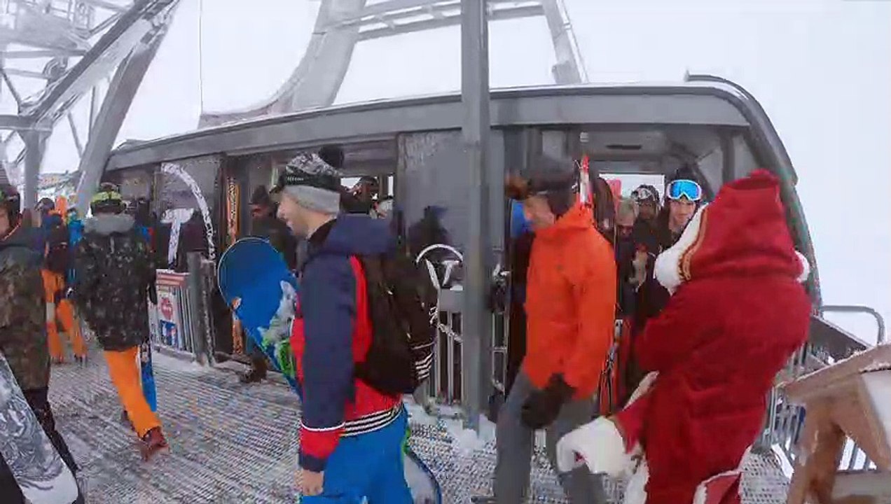 Le père Noël à Val Thorens avant la distribution des cadeaux