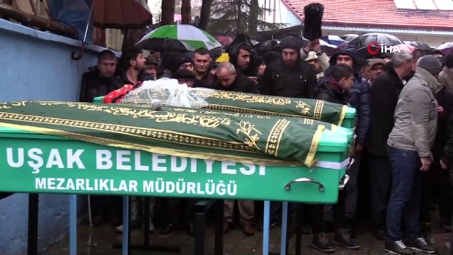 Uşak’ta hayatını kaybeden 3 kardeş yan yana defnedildi