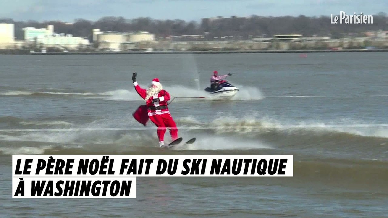 Le Père Noël fait du ski nautique à Washington
