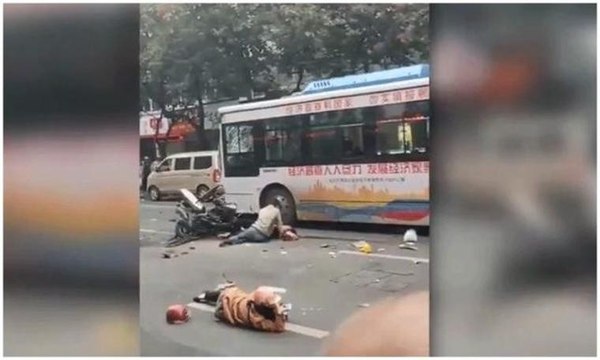 Otobüs kaçıran bıçaklı saldırgan, yayaların arasına daldı