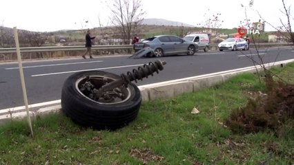 Kazada otomobilin tekeri koptu: 2 yaralı