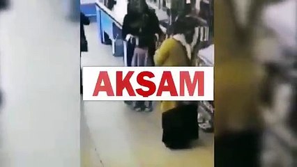 Download Video: Markette boks maçı yapan teyzeler