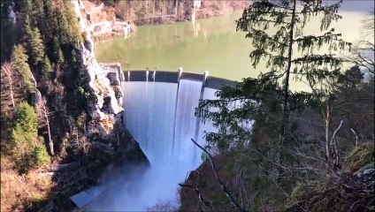 Le barrage du Châtelot déborde à la frontière franco-suisse.