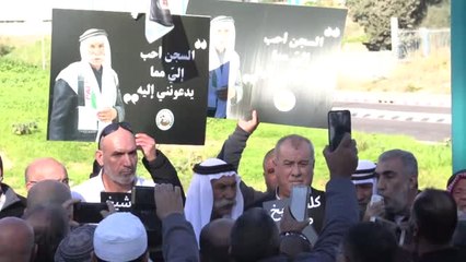 İsrail, 3 Gün Önce Yıkımı Gerçekleştirilen El-Arakib Köyünün 69 Yaşındaki Aşiret Şeyhi Ebu Aziz'i...