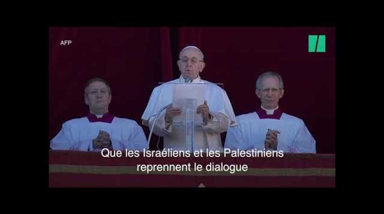 Dans son "Urbi et orbi", le pape François prie pour les réfugiés syriens