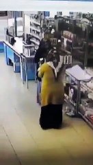 Boks eldivenlerini deneyen kadınlar, boksörlere taş çıkarttı