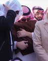 الأمير عبدالعزيز بن طلال يبكي بحرارة على والده الراحل