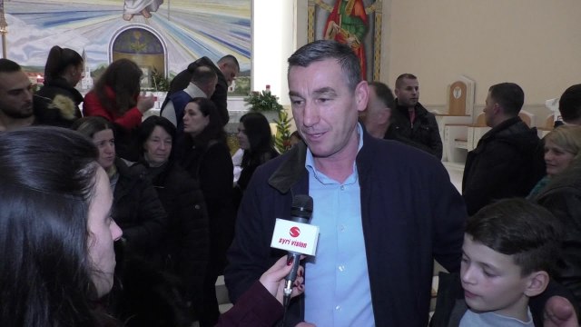 Në meshën e Krishtlindjes në Gjakovë u bë thirrje për paqe dhe dashuri - Lajme