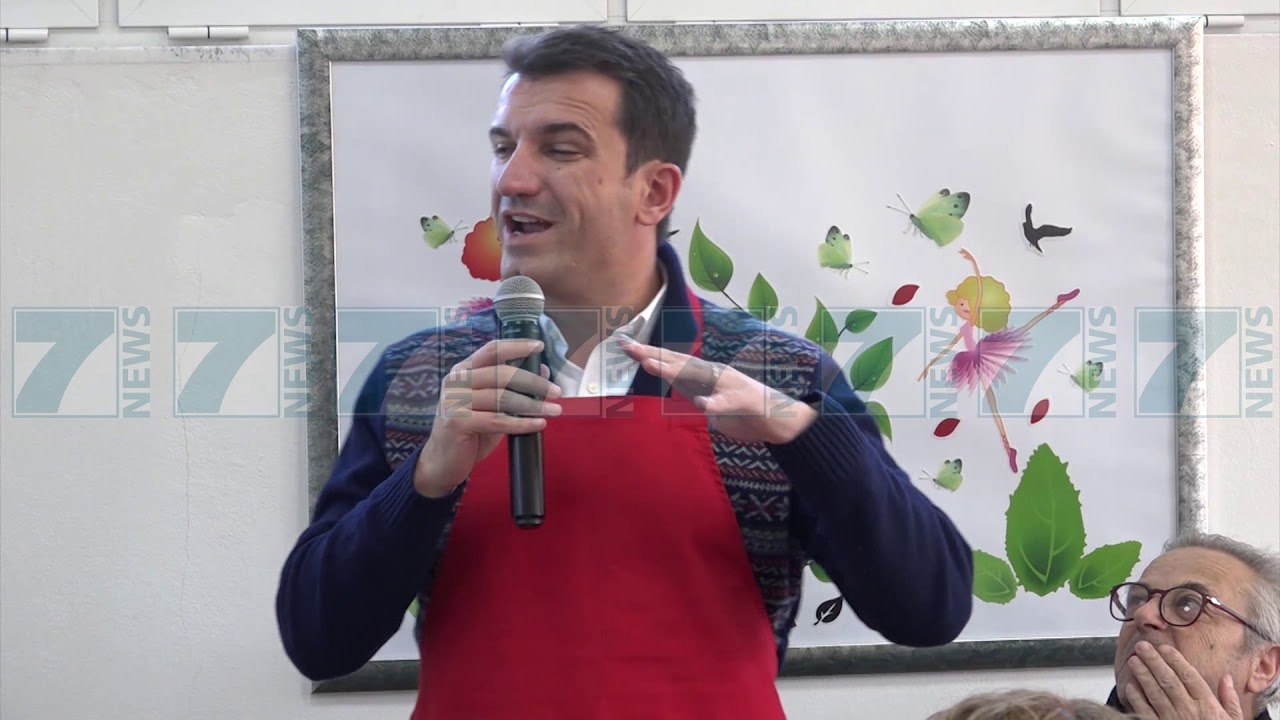 VAKT I NGROHTE PER TE VARFRIT, VELIAJ SHERBEN USHQIM NE MENSAT SOCIALE - News, Lajme - Kanali 7