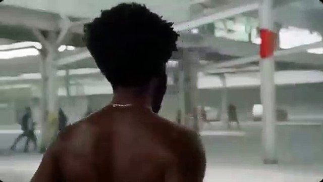 Childish Gambino parodié avec mariah carey pour noel lol