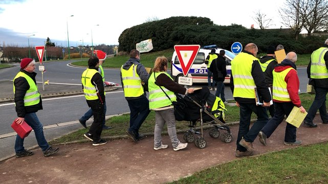 Les Gilets jaunes de Saint-Lô offrent des cadeaux aux enfants de l’hôpital
