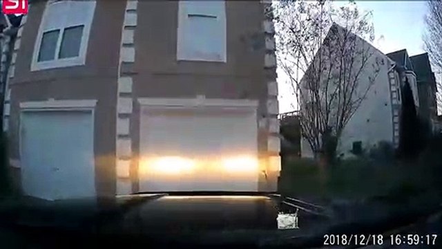 Ce papa voulait apprendre à conduire à son fils... Dommage