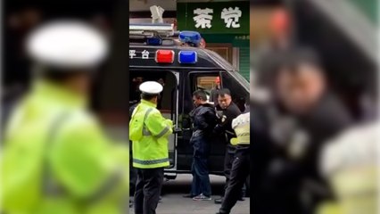 فيديو: صيني يسطو على حافلة.. شاهدوا نتيجة فعلته