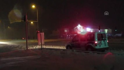 Afyonkarahisar'da Kar Yağışı - Yolda Kalan Vatandaşlara Sıcak Çorba İkramı