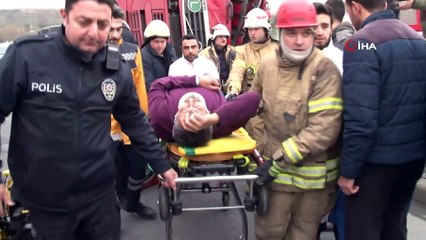 Bayrampaşa’da et yüklü tır devrildi: 2 yaralı