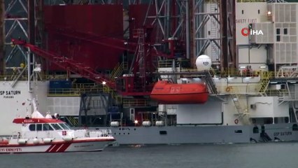 İstanbul Boğazı Dev Petrol Platformu Geçişi Nedeniyle Trafiğe Kapatıldı
