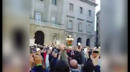 Un policier abat une chienne en rue : des milliers de Barcelonais réclament justice