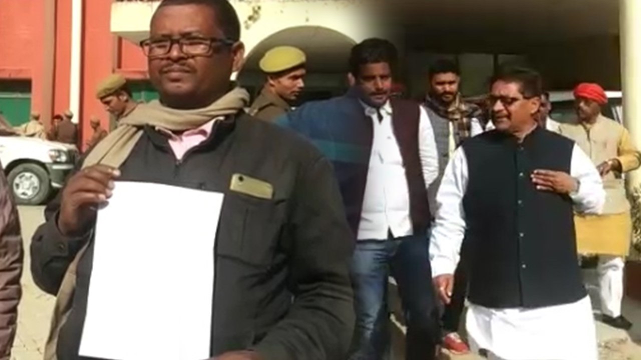 मऊ: जिन पर थे इंसान की बलि देने के आरोप, उन्हें पकड़कर पुलिस ने छोड़ा, वीडियो