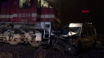 Tren, Hafif Ticari Araca Çarptı 1 Ölü, 1 Yaralı