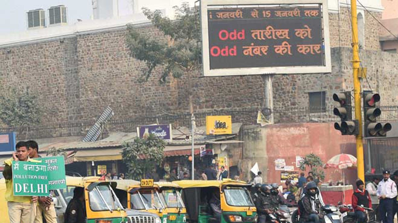 Delhiites welcome implementation of odd-even scheme | OneIndia News