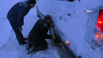 Ulaşıma kar engeli.. Sürücüler zor anlar yaşadı