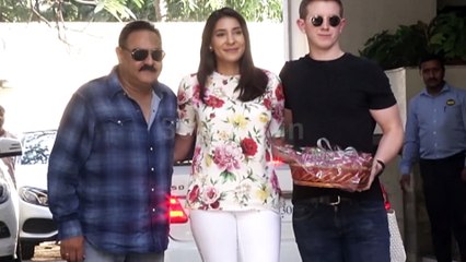 Taimur Ali Khan With Family Celebrates Christmas | Must Watch